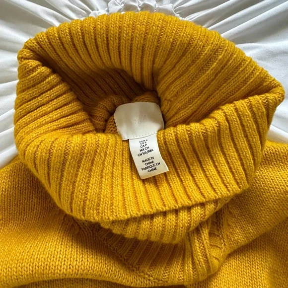 H&M Fall Sweater, Turtle Neck - Picture 3 of 3